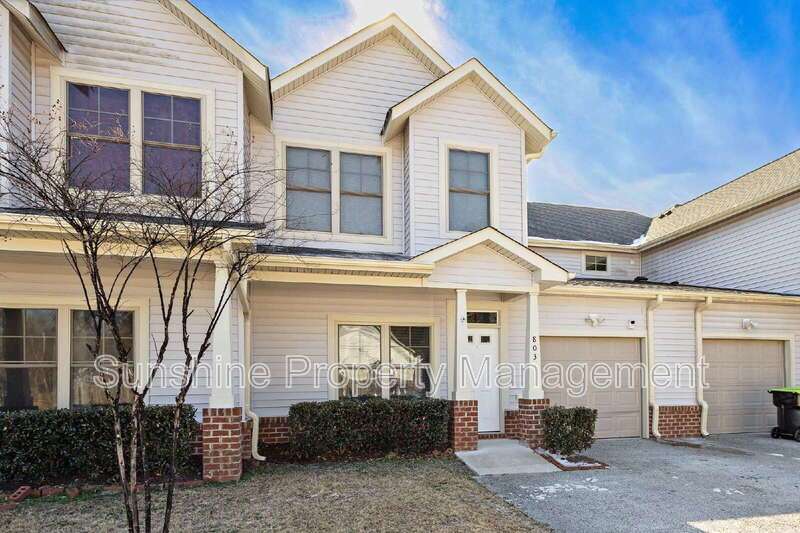 Fantastic like new townhouse in Suffolk property image